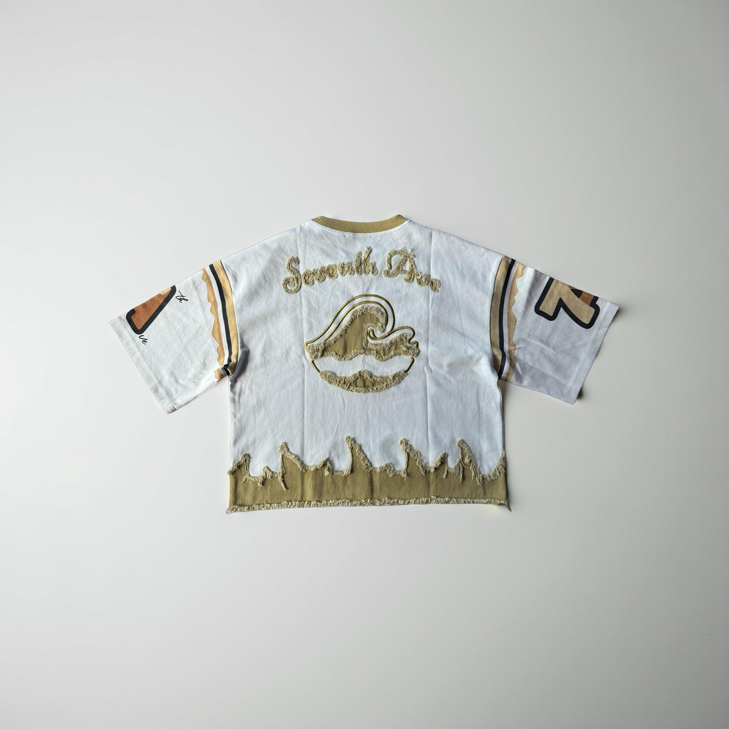 Wavy Crop Distressed (White/Gold)